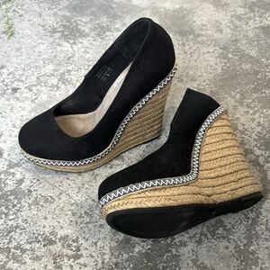 Black wedges